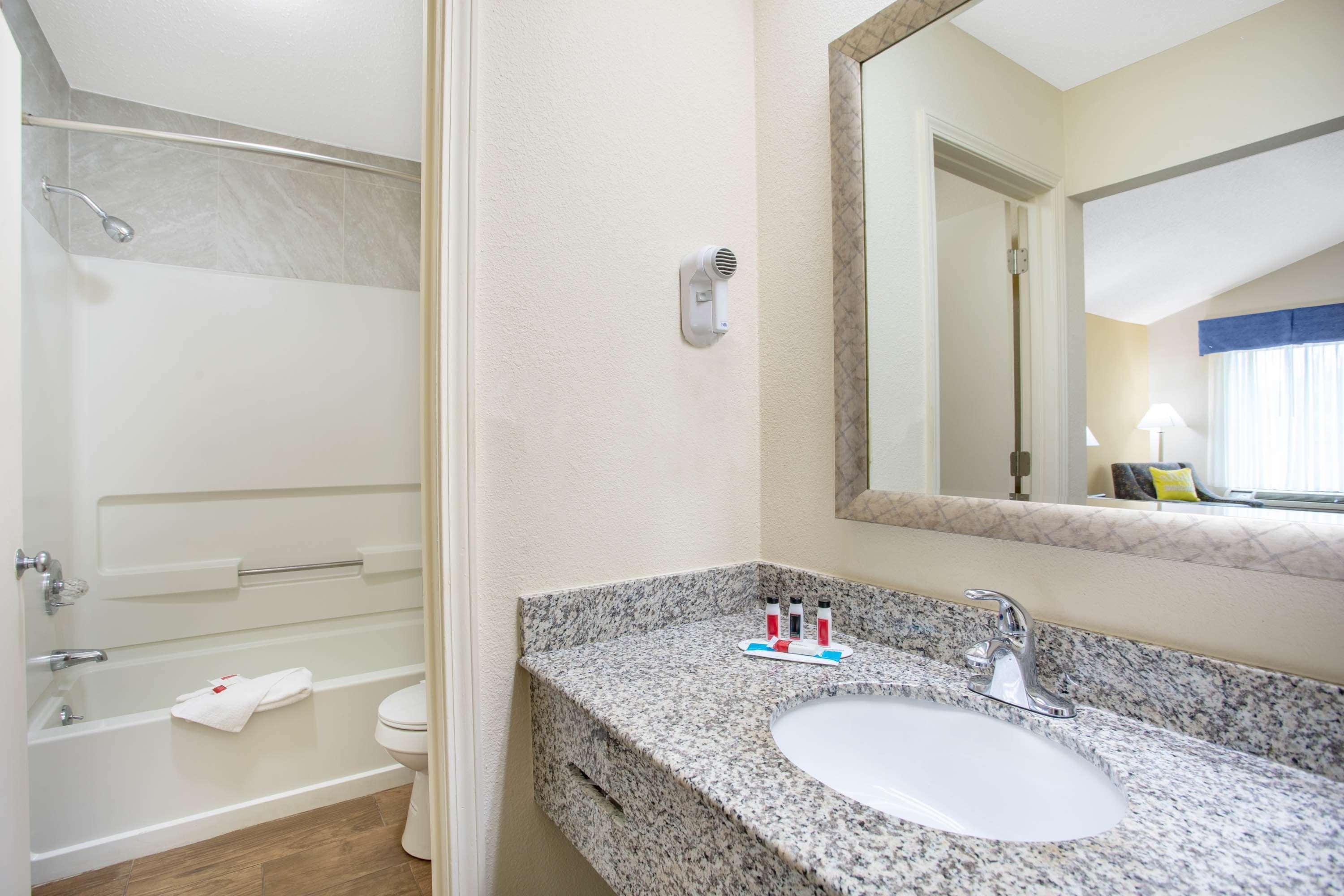 Days Inn By Wyndham Lake City Ngoại thất bức ảnh